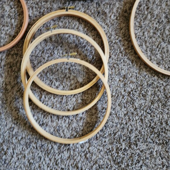 Lot of 9 Embroidery/Quilting Hoops 17in,14in, 10in, 8in, 7in - Picture 3 of 6